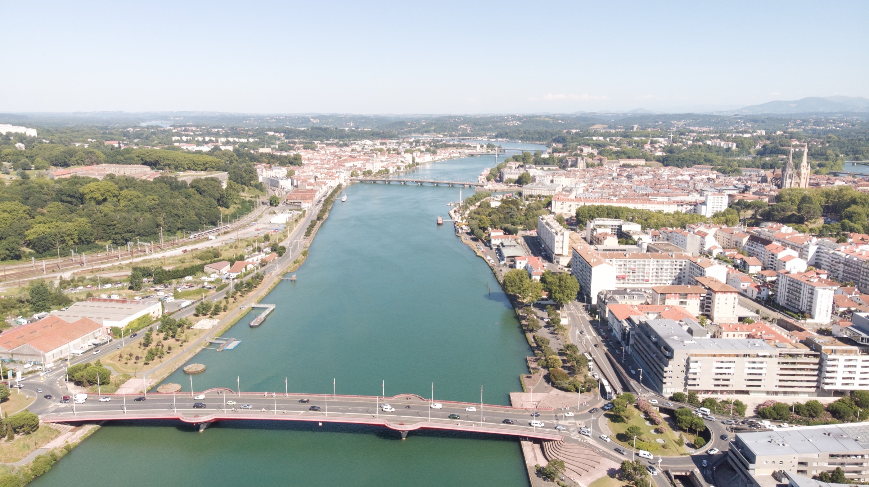 Ponts de Bayonne et fleuve vus du ciel